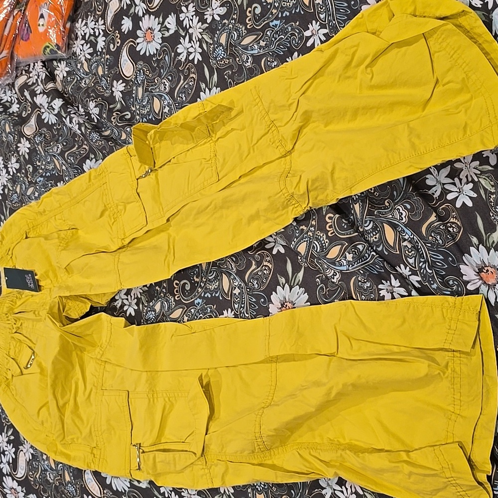 ❤️10/$16 New Yellow Cargo Pants - Picture 2 of 3